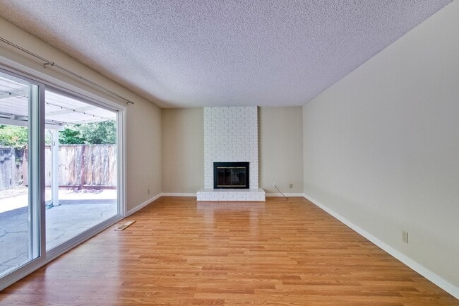 Photo - 1341-1343 Kingfisher Way Unidad 1343
