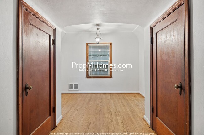 Photo - Updated Charming Home in John's Landing!