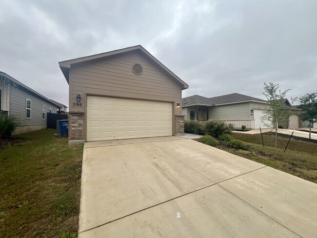 Photo - 596 Jennifer Wy