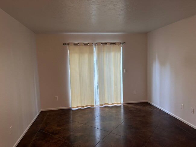 Photo - MOVE IN SPECIAL! 3 bedroom 2 1/2 bathroom ... House