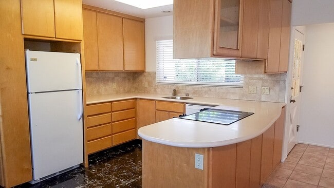 1143 Lisa Ln