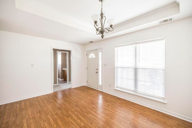 Photo - 205 Wembley Dr