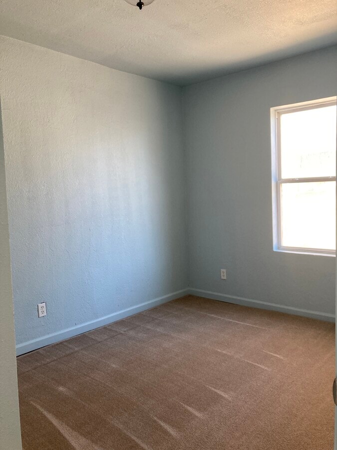 Photo - 421 W 3rd St