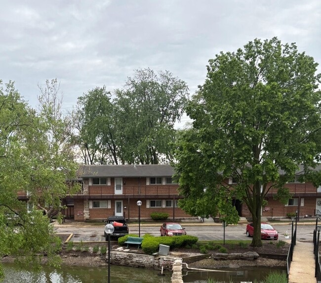 Building Photo - 1840 W Hatherleigh Ct Unit 2D