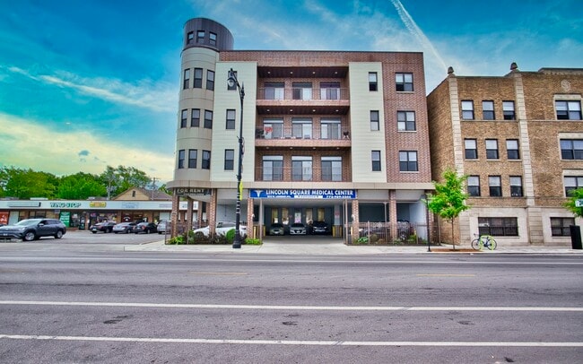 2515 W Lawrence Ave