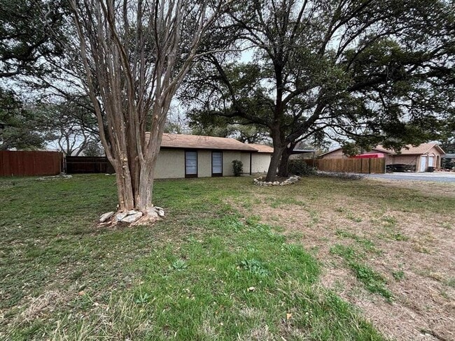 Photo - 1902 Lone Oak Dr