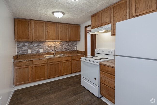 2BR, 1BA - 865SF-Kitchen - Camden Way Apartments