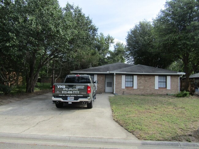 Building Photo - 255 Garden Cir