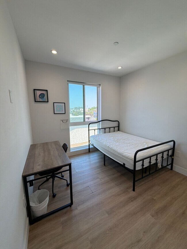 Photo - 3105 Normandie Avenue Unit 3105 B4-4