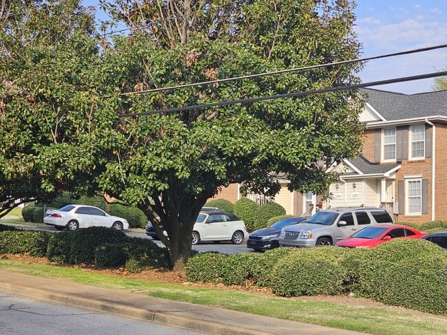 Magnolia Place Apartments - Ample Onsite Parking