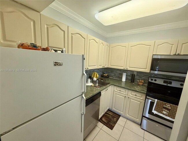 Photo - 10413 N Kendall Dr Unit B208