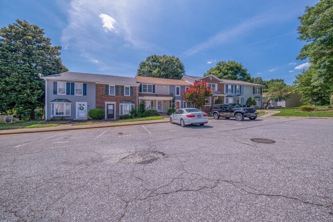 Photo - 907 Shelby Dr