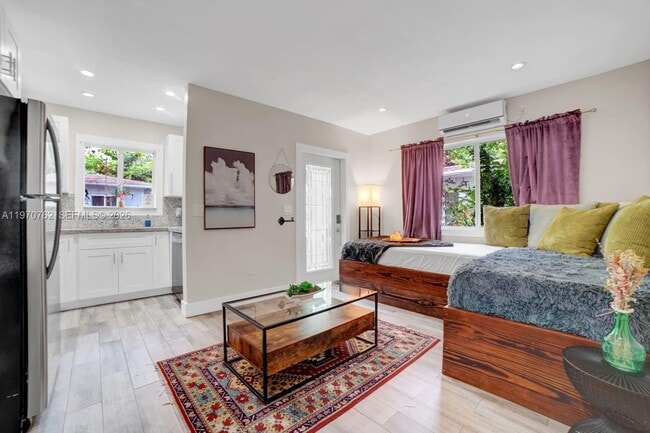 Photo - 55 NE 59th St Unidad 7