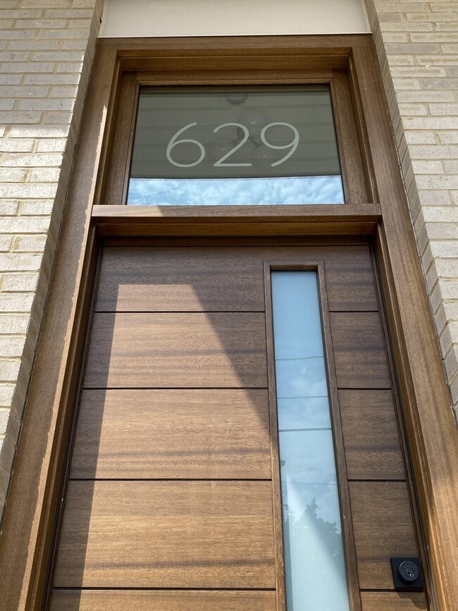 Photo - 629 N Queen St