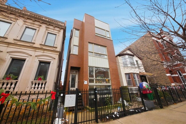 Building Photo - 1523 W Huron St Unit 3