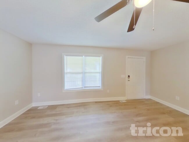 Photo - 423 Riverwalk Dr NW