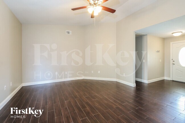 Photo - 7912 Apache Ln