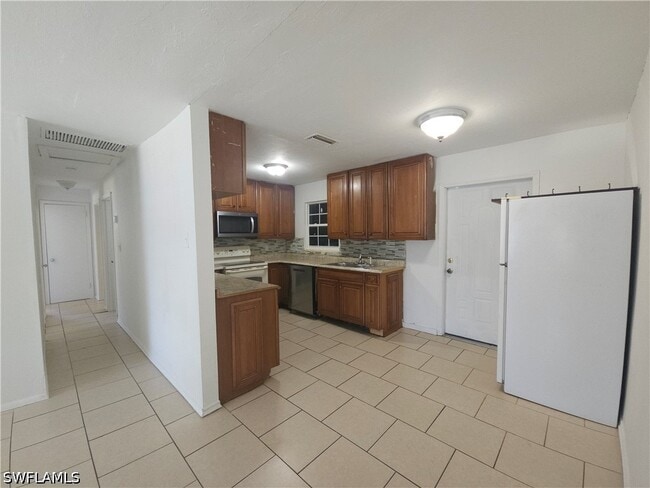Photo - 3378 Apache St