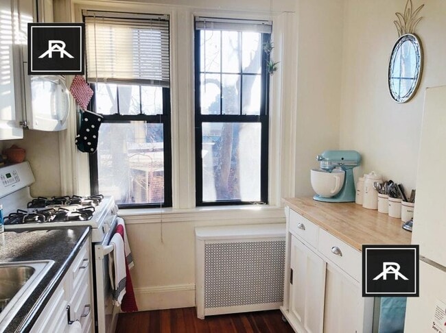 Building Photo - 1 bedroom in Brighton MA 02135 Unit 23 Rental