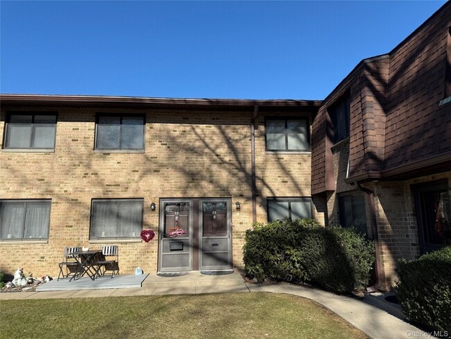 Building Photo - 55 Pinebrook Pl