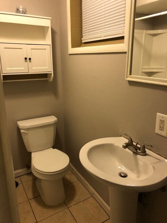 Photo - 1718 E Avenue B Unit 1718 E Ave B - Lower