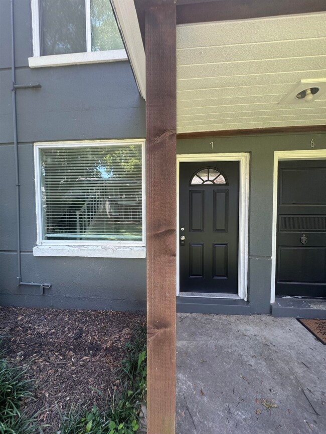 Building Photo - 1301 Goodbar Ave Rental