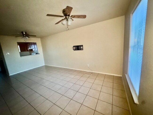 Photo - 2801 S Bartlett Ave Unit 2