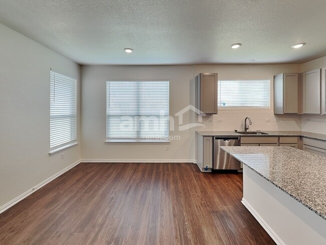 Photo - 2733 Wolfcreek