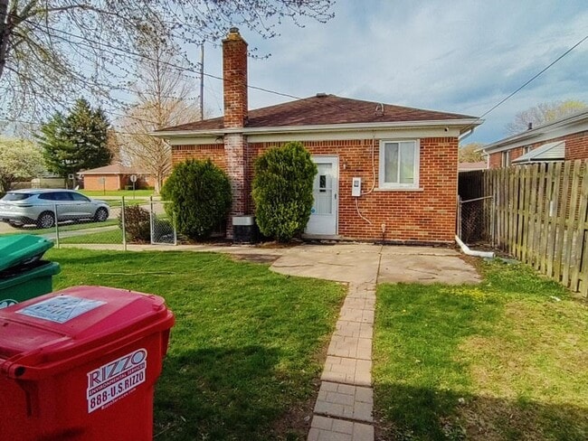 Photo - Beautiful, sprawling, brick ranch - $1600/mo