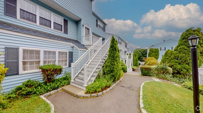 Building Photo - Beautiful 2 Bedroom Multi Level Condo