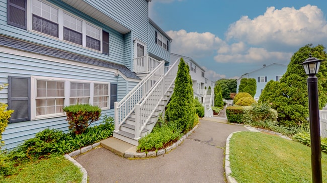 Beautiful 2 Bedroom Multi Level Condo - Beautiful 2 Bedroom Multi Level Condo