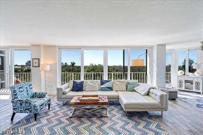 Building Photo - 6361 Pelican Bay Blvd Unit 305