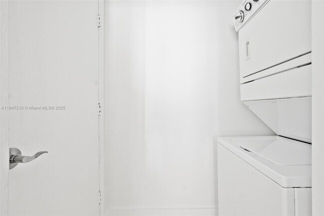 Photo - 253 NE 2nd St Unidad 3602