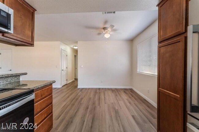 Building Photo - 7200 W Pirates Cove Rd Unit 2108