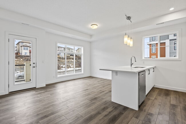 Photo - 167 Spring Creek Cmn SW