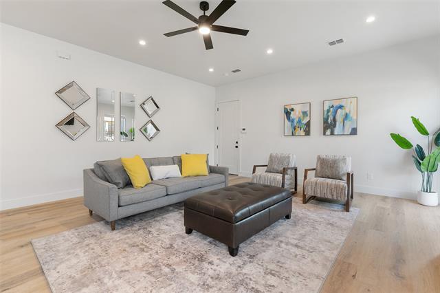 Photo - 2513 N Winnetka Ave