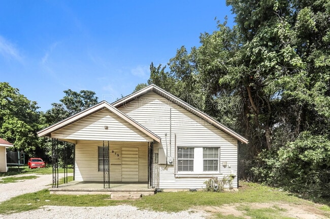 Building Photo - 912 Clifton St