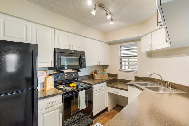 Building Photo - Antlers Apartments