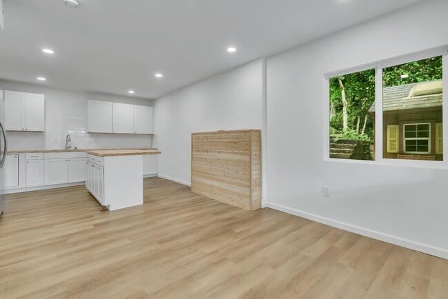 Photo - 1720 N Wycoff Ave