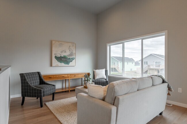 Photo - 1129 Jill Dr W