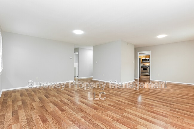 Photo - 40 Madestone Ln