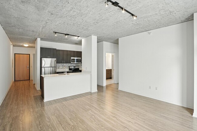 Building Photo - 1365 S Wabash Ave