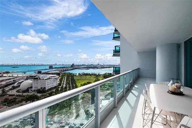 Building Photo - 900 Biscayne Blvd Unit 900 Biscayne Blvd  2208 Rental