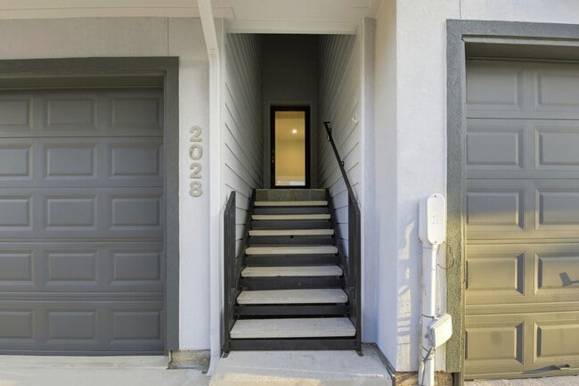 Photo - 2028 Tuam St