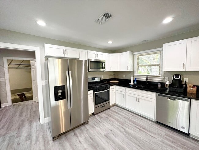 Photo - 8021 White Ave