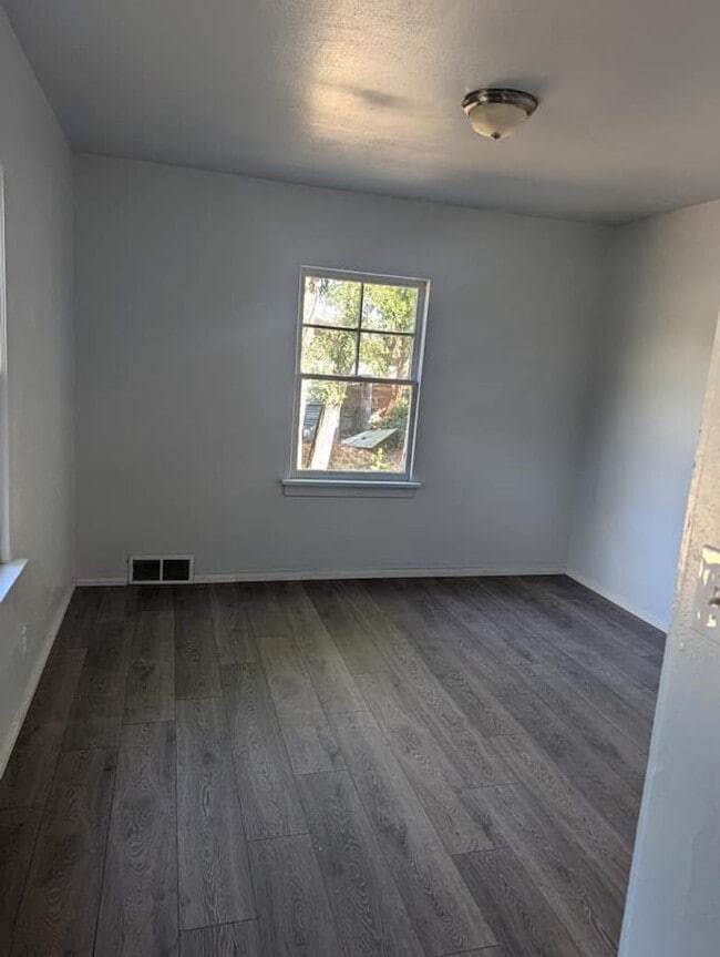 Photo - Updated Pet-Friendly Clarkston House