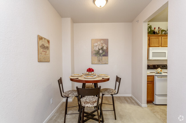 2BR, 2BA - 967 SF - Chase Court Apartments
