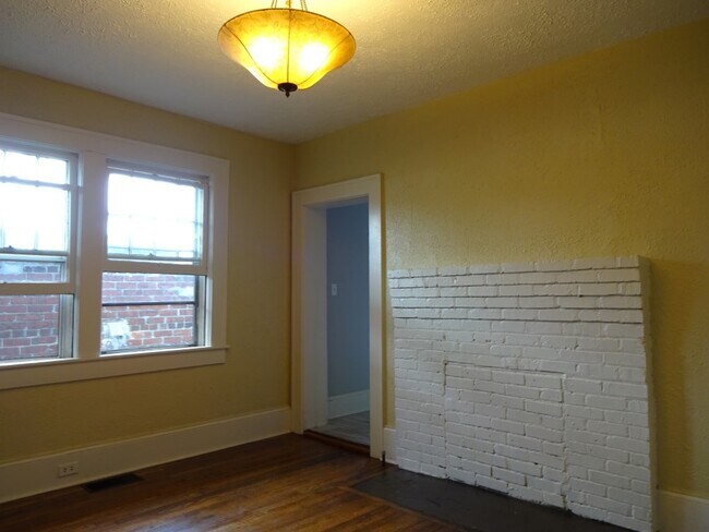 Photo - 12 E Chestnut St