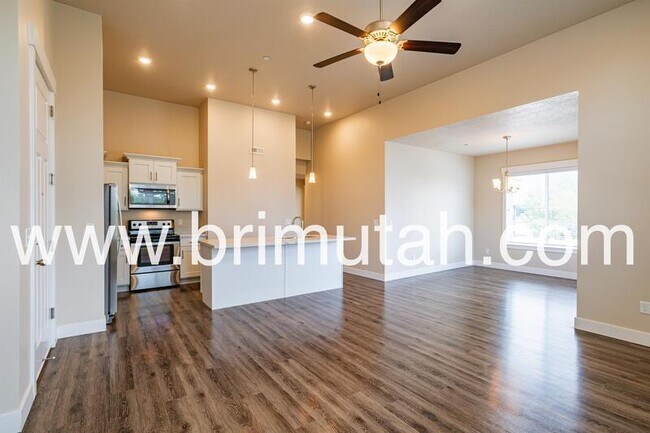 4645 Locust Ln E