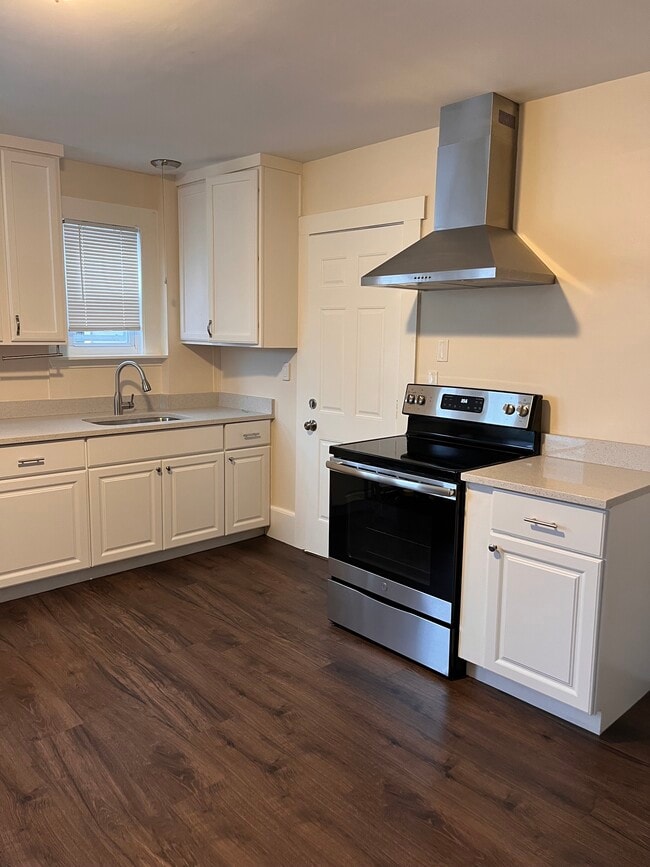 Building Photo - 58 Essex St Unit 1
